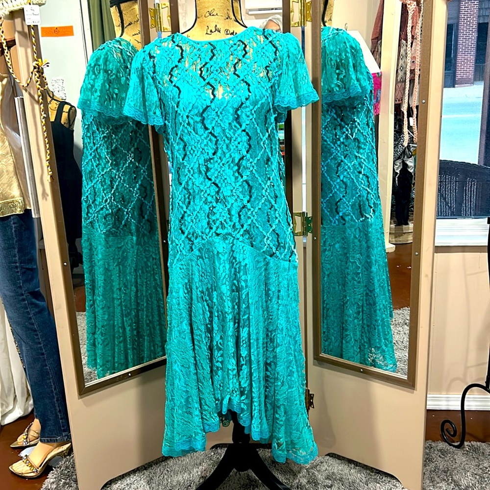 1980s does 1920s Vintage Turquoise Lace and Sequins Formal Dress size 14.